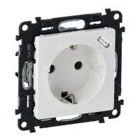 Legrand Valena LIFE Бел Розетка комбинированная 2К+З 16А ~250В со встр зар устройством USB C 1.5А 5В с лицевой панелью