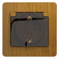 SE Glossa Дерево Дуб Розетка с/з со шторками с крышкой, IP20 (в сборе с рамкой)