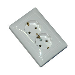 Legrand DIY Valena Алюм Розетка 2-ая с/з литая