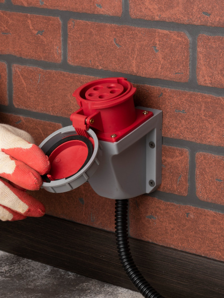 EKF PROxima Розетка стационарная наружная 1152 3Р+РЕ+N 16А 380В IP67