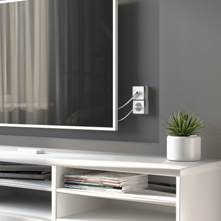 Розетка с заземлением и шторками Gallant (белая) W5071101