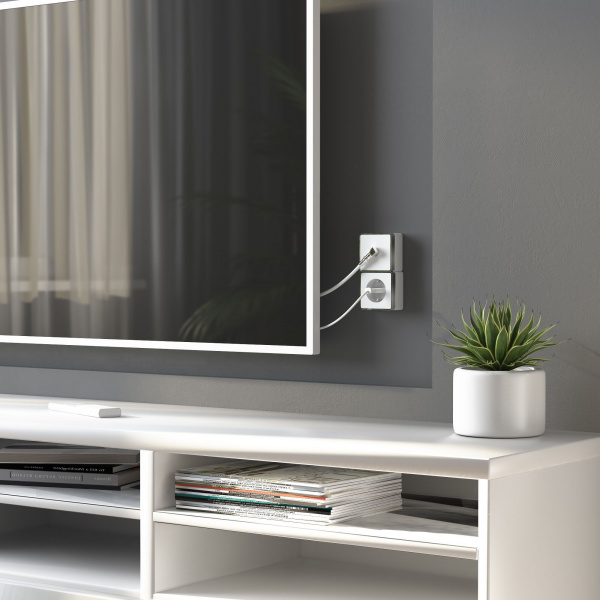 Розетка с заземлением и шторками Gallant (белая) W5071101