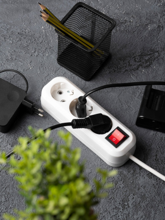 EKF PROxima Удлинитель "Эксперт" 3 гнезда 3 метра 16А/3,5кВт с выключателем и заземлением ПВС 3х1