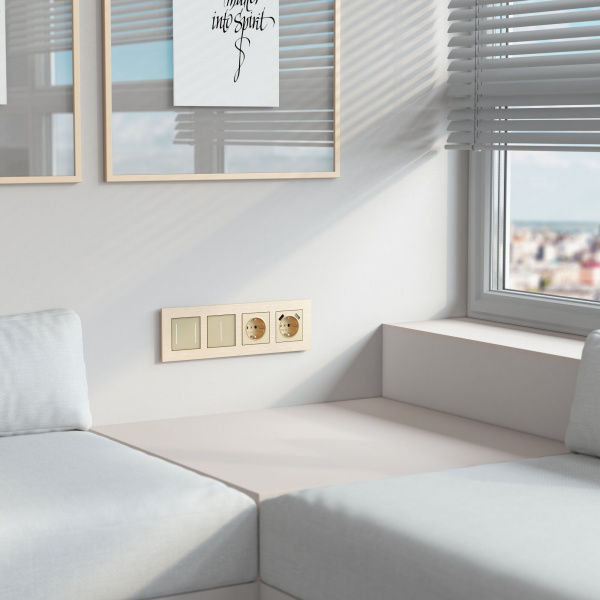 Рамка из металла на 4 поста АluMax шампань алюминий W0043511