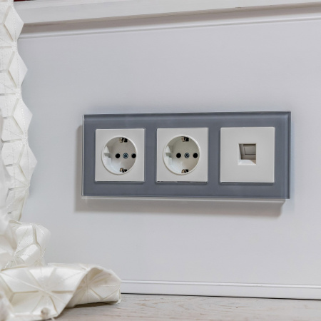 Рамка из стекла на 3 поста Favorit серый W0031115