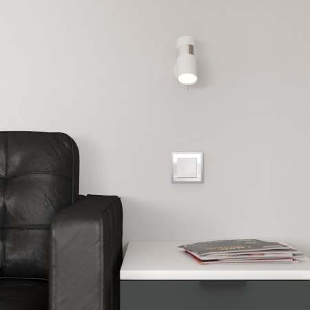 Рамка из металла на 1 пост Baguette белый/серебро W0012850