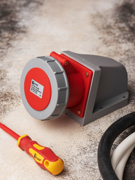 EKF PROxima Розетка стационарная наружная 1242 3Р+РЕ 32А 380В IP67