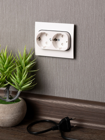 EKF PROxima Стокгольм Белый Розетка 2-ая с/з, со шторками, 16А