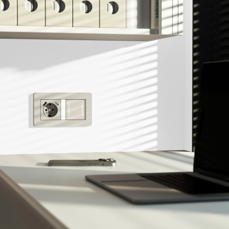 Сенсорный выключатель двухклавишный с подсветкой (дымчатый) W4522014