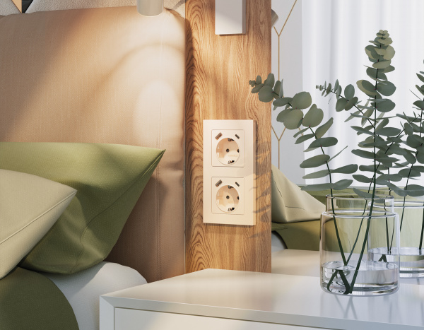 Лицевая панель ALFA (Бежевый глянец) для электрической розетки с заземлением со шторками 2USB A+C QUANT AP3100