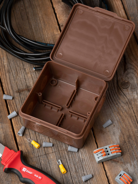 EKF PROxima Коробка распаячная КМР-030-034 пылевлагозащищенная без мембранных вводов (100х100х55) тёмное дерево