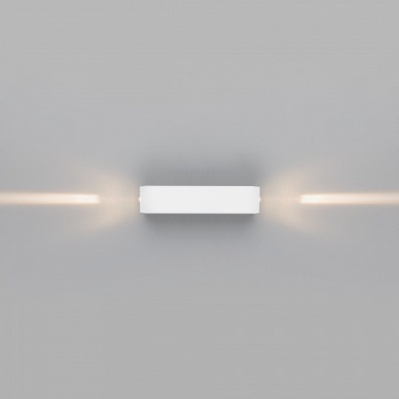 Уличный настенный светодиодный светильник Blaze LED IP54 35136/W белый Elektrostandard Blaze a057049