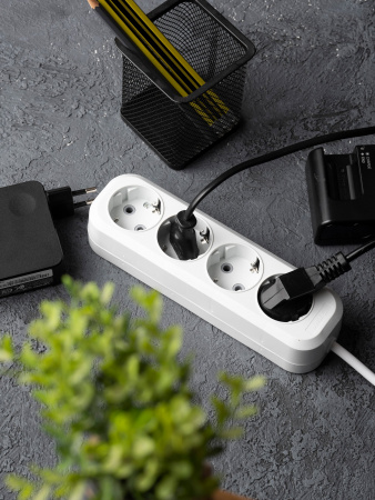 EKF PROxima Удлинитель "Эксперт" 4 гнезда 5 метра 16А/3,5кВт с заземлением ПВС 3х1