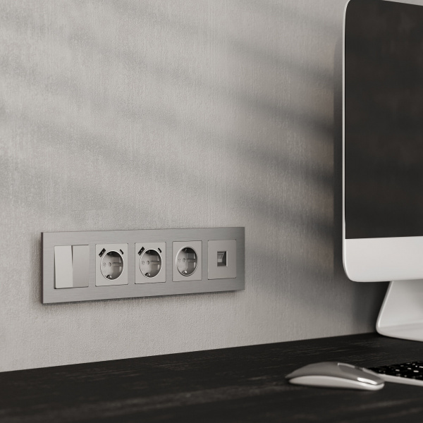 Рамка из металла на 5 постов AluMax алюминий W0053506