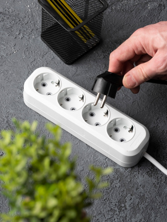 EKF PROxima Удлинитель "Эксперт" 4 гнезда 3 метра 16А/3,5кВт с заземлением ПВС 3х1