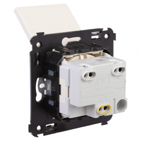 DKC Avanti Ванильная дымка Розетка с крышкой 2P+E