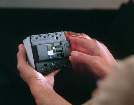 SE Acti 9 NG125L Автоматический выключатель 4P 80А (D)