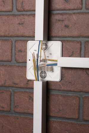 EKF PROxima Коробка разветвительная КМР-030-032кг наружная (100х100х28) белая с клеммником