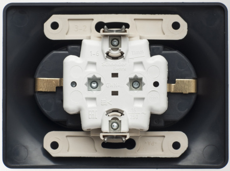 SE Glossa Шоколад Розетка 2-ая с/з, 16А (в сборе)