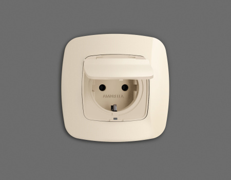 Лицевая панель OMEGA (Бежевый матовый) для электрической розетки с/з со шторками и крышкой IP44 QUANT OP3280