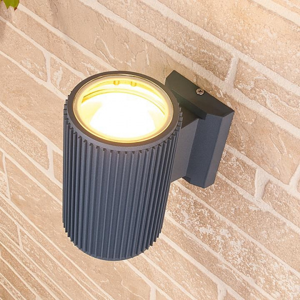 Уличный настенный светильник Strict IP54 1404 TECHNO серый Elektrostandard Strict a032625