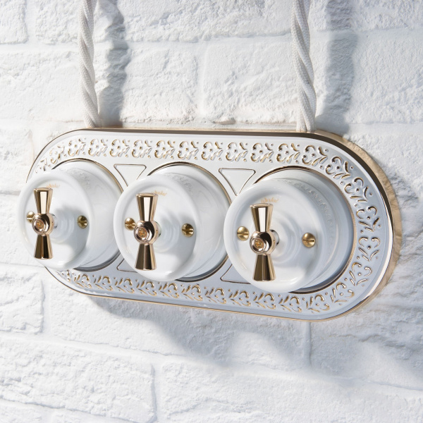 Рамка на 3 поста (белое золото) WL70-frame-03