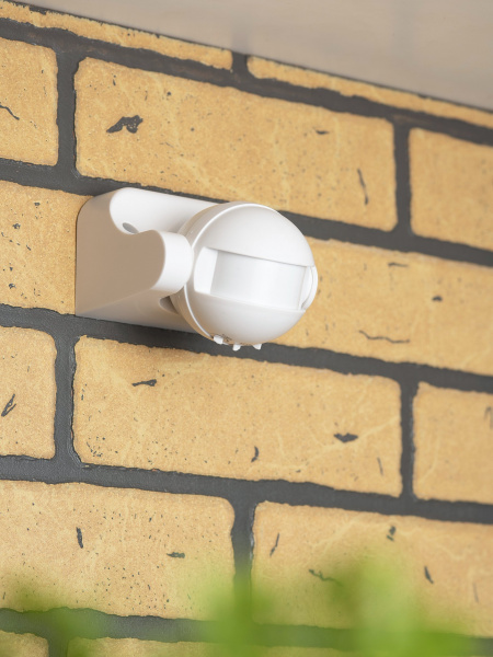 EKF PROxima Микроволновый датчик движения бел. 1200Вт 180гр. до 15м IP44 MW-702