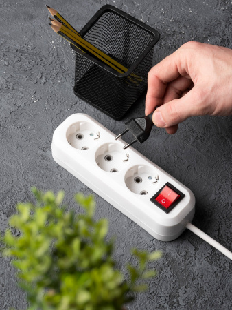 EKF PROxima Удлинитель "Эксперт" 3 гнезда 3 метра 16А/3,5кВт с выключателем и заземлением ПВС 3х1