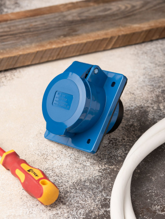 EKF PROxima Розетка стационарная внутренняя 423 2Р+РЕ 32А 220В IP44