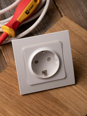 EKF PROxima Стокгольм Розетка 1-ая с/з 16А белая со шторками