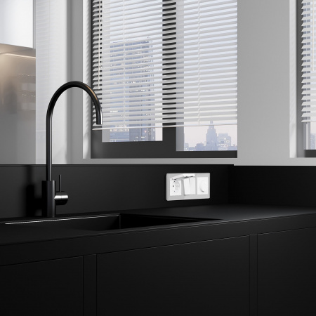 Розетка влагозащ. с зазем. с защит. крышкой и шторками N (белый) W1171201