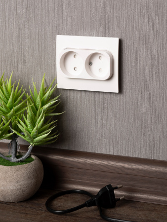 EKF PROxima Стокгольм Розетка 2-ая б/з 10А белая со шторками