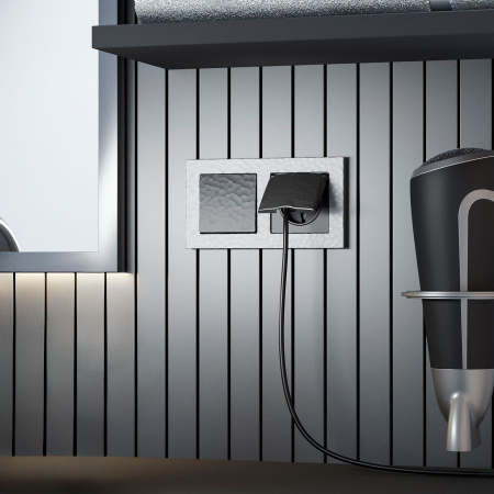 Розетка влагозащ. с зазем. с защит. крышкой и шторками (Hammar черный) W1271208