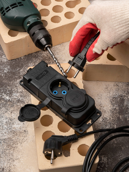 EKF PROxima Роз. (колодка) двухмест. с защит. крышками каучуковая 230В 2P+PE 16A IP44 PRO