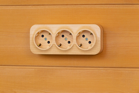 Legrand Quteo IP 20 Дерево Розеточный блок с предварительным подключением 3 x 2К+З с защитными шторками - 16 A - 250 В~