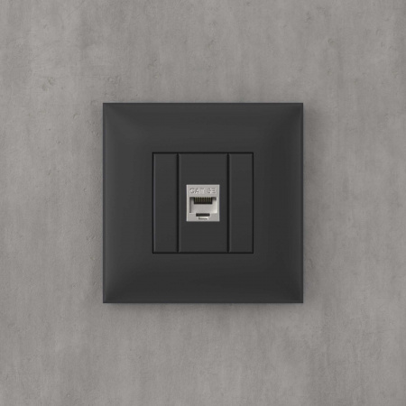 DKC Avanti Компьютерная розетка RJ-45 без шторки в стену, кат.5e одинарная экранированная, Черный матовый