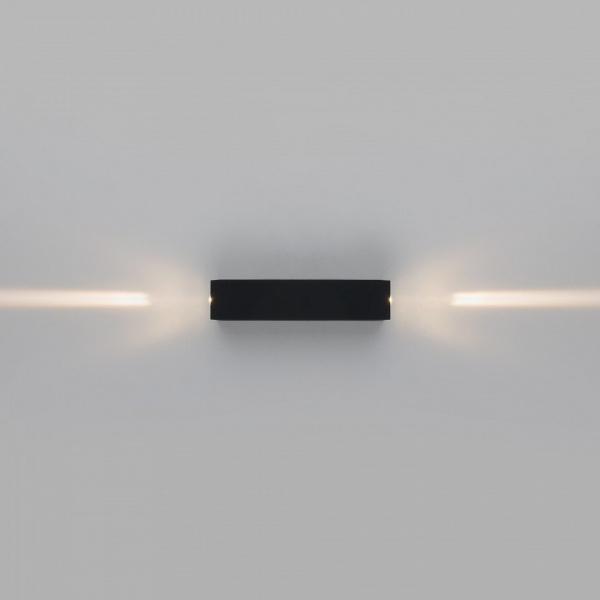 Уличный настенный светодиодный светильник Blaze LED IP54 35136/W черный Elektrostandard Blaze a057050