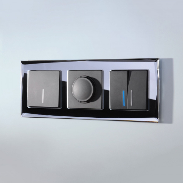 Рамка из стекла на 3 поста Diamant черный W0031208