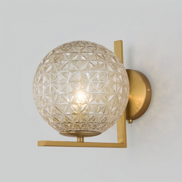 Бра со стеклянным плафоном 70131/1 латунь Eurosvet Shape