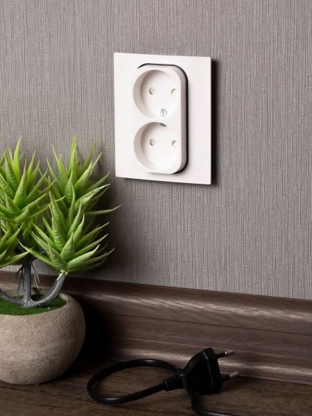 EKF PROxima Стокгольм Белый Розетка 2-ая б/з, со шторками, 10А