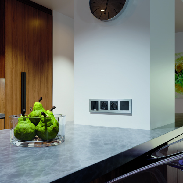 Лицевая панель ALFA (Графит Мягкое касание) для 3-клавишных выключателей QUANT AP9050