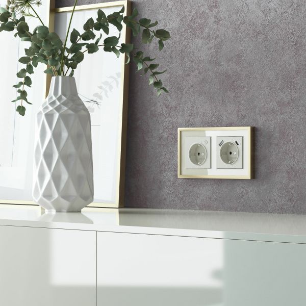 Рамка из металла на 2 поста Baguette айвори/латунь W0022851