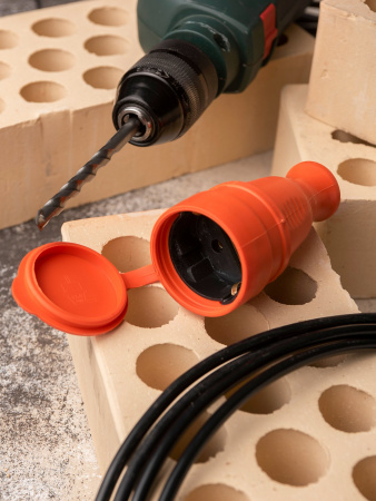 EKF PROxima Роз. перенос. с защитной крышкой оранжевая каучуковая 230В 2P+PE 16A IP44 PRO