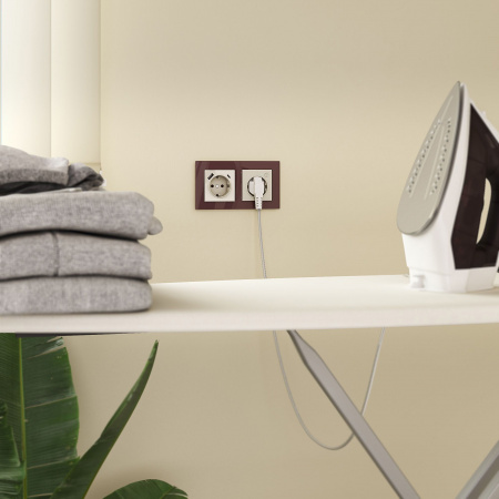 Умная встраиваемая розетка с заземлением с защитными шторками (слоновая кость) W1171603