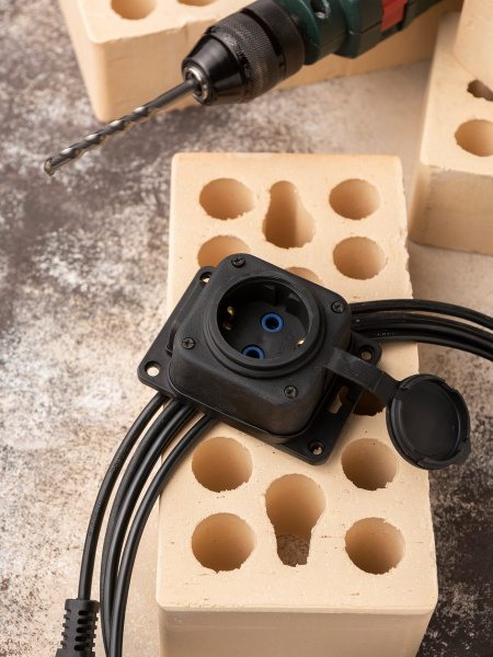 EKF PROxima Роз. одномест. с защит. крышкой каучуковая 230В 2P+PE 16A IP44 PRO