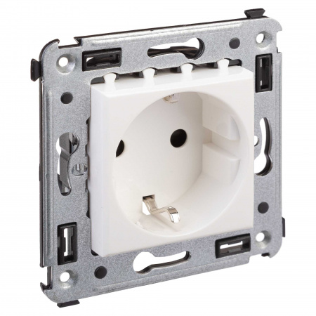 DKC Avanti Белое облако Розетка 2P+E со шторками