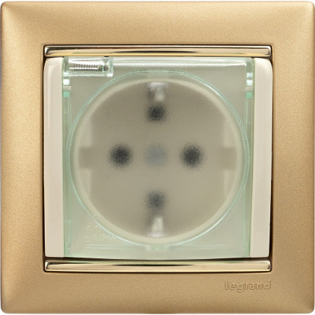 Legrand Valena Крем Розетка 1-ая с/з с крышкой и защитными шторками IP44 (к простой рамке)