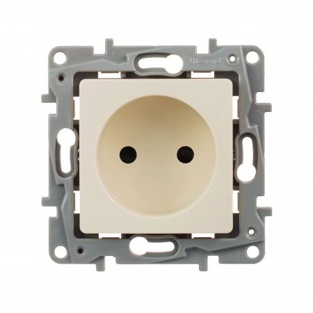 Legrand Etika Слоновая кость Розетка б/з со шторками, винтовые клеммы
