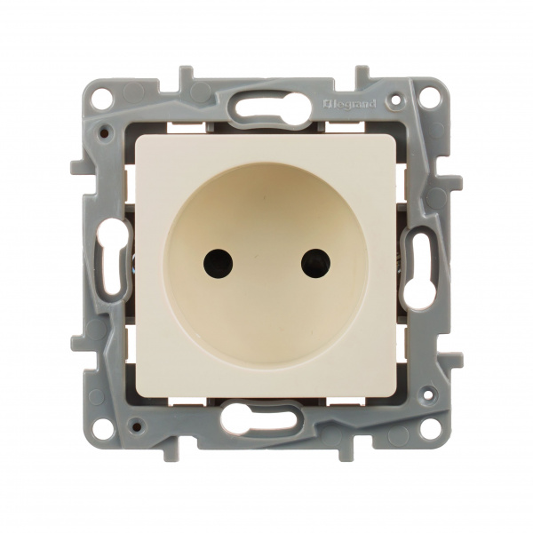 Legrand Etika Слоновая кость Розетка б/з со шторками, винтовые клеммы