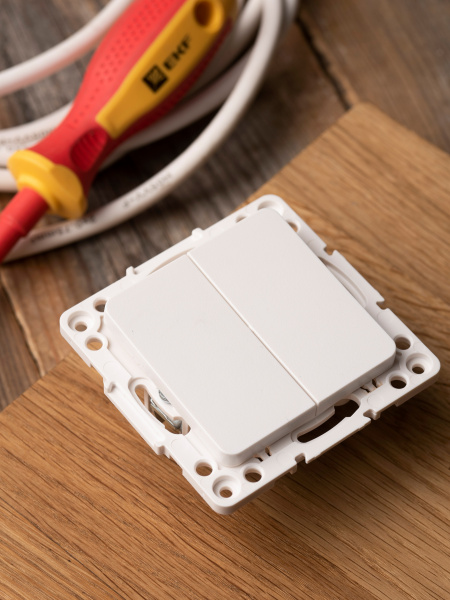 EKF PROxima Стокгольм Белый Выключатель проходной 2-кл, 10А